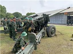 Học viên bồi dưỡng kiến thức quốc phòng và an ninh đối tượng 2 Học viện Chính trị tham quan thực tế Lữ đoàn Pháo binh 382